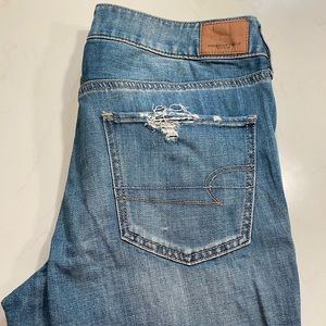 American Eagle Tomgirl distressed jeans